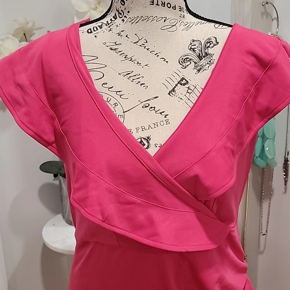 Barbiecore PINK V-NECK WITH RUSHED SIDE Sz.Large. C38 - Picture 2 of 4